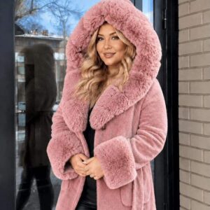 Roosa Alpaka Mantel Kapuutsiga