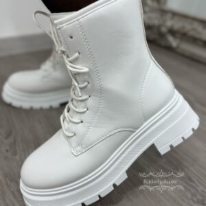 Stiilsed luhikesed naiste saapad