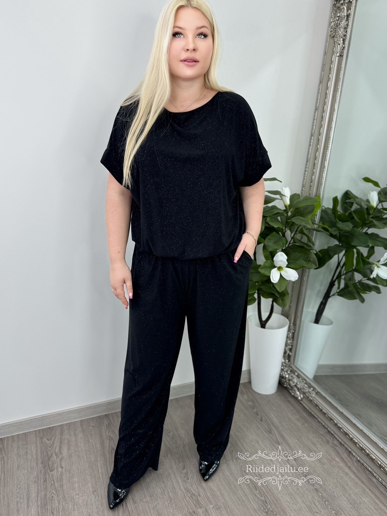 Naiste Kaunis ja Sädelev Must Jumpsuit - Image 3