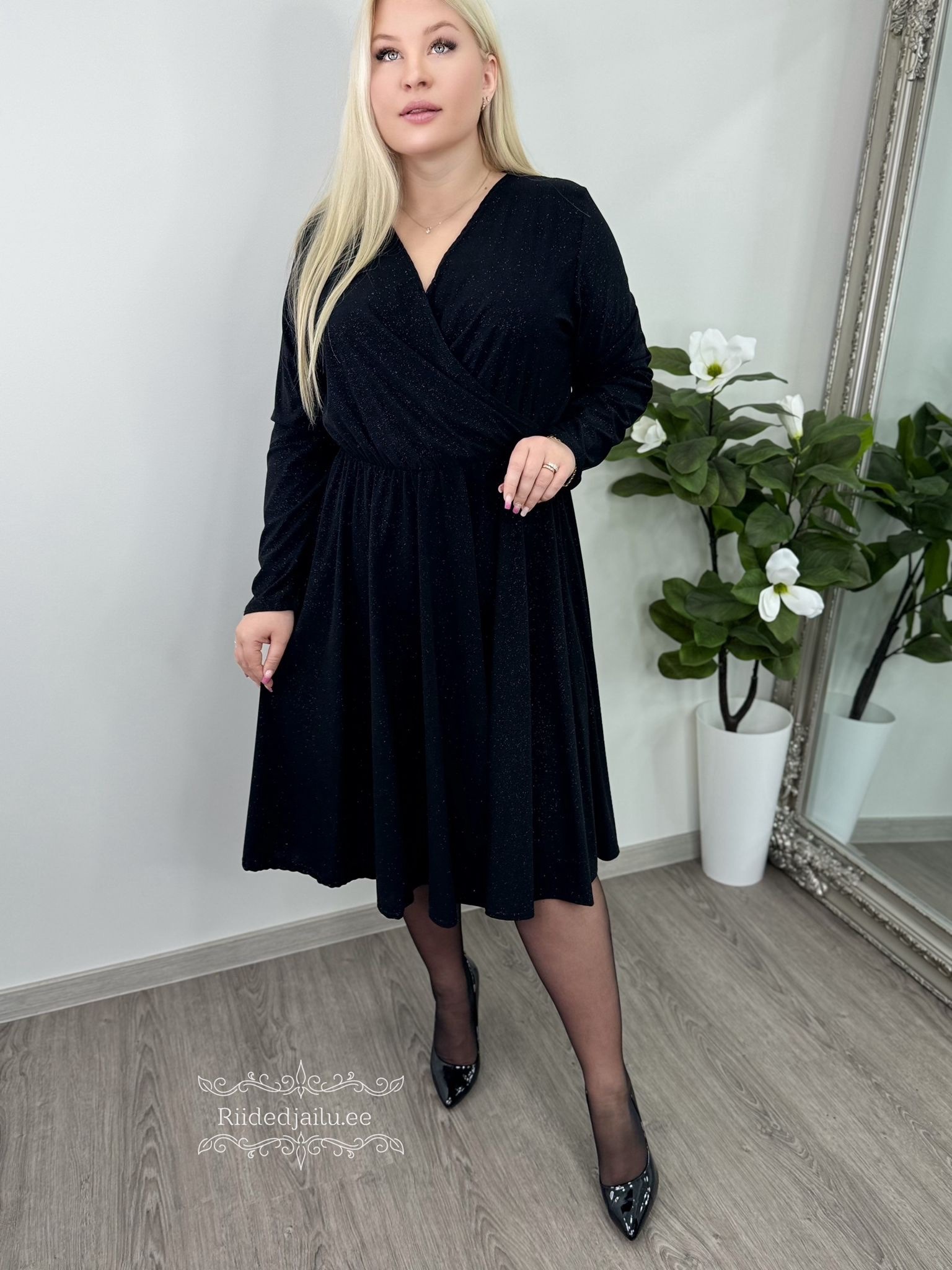 Naiste Kaunis ja Sädelev Must Kleit - Image 2