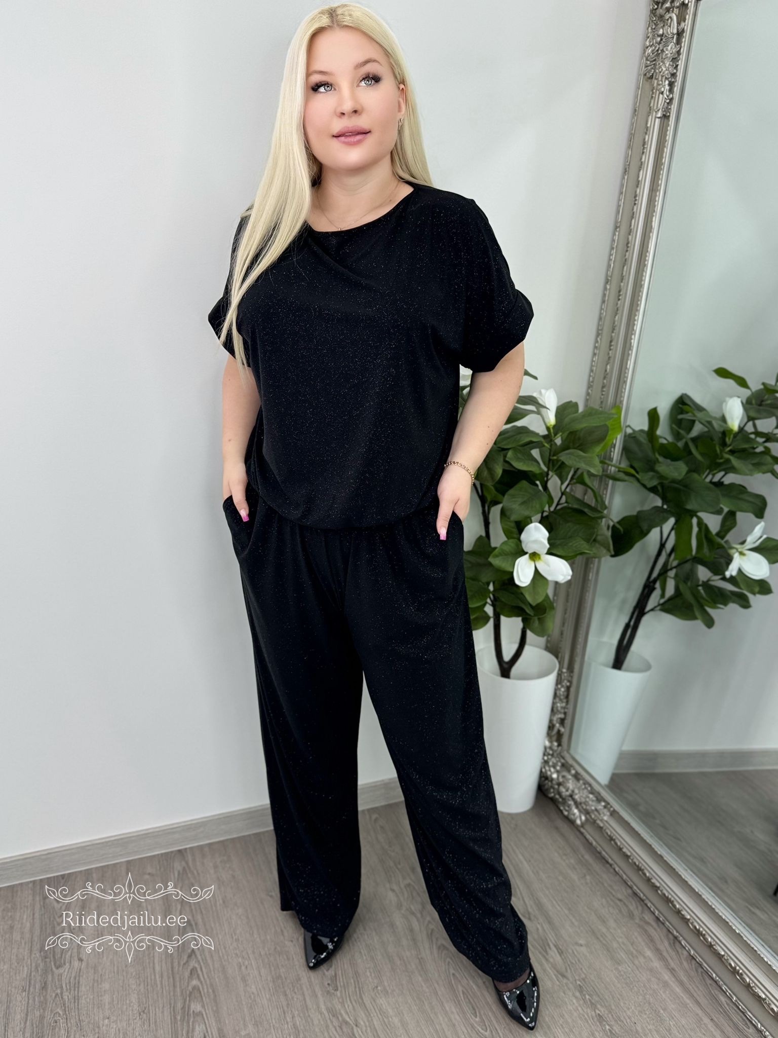 Naiste Kaunis ja Sädelev Must Jumpsuit - Image 4