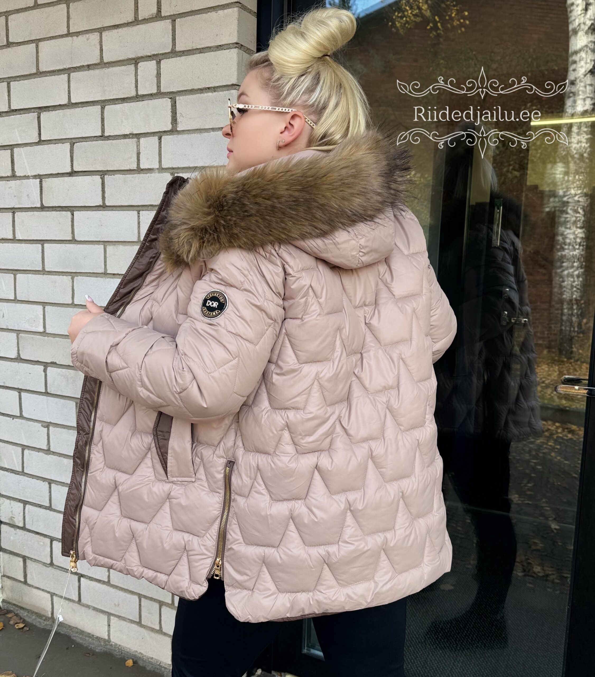 Naiste Beež Jope Karvaga