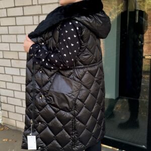 Naiste Pikk Must Kapuutsiga Vest