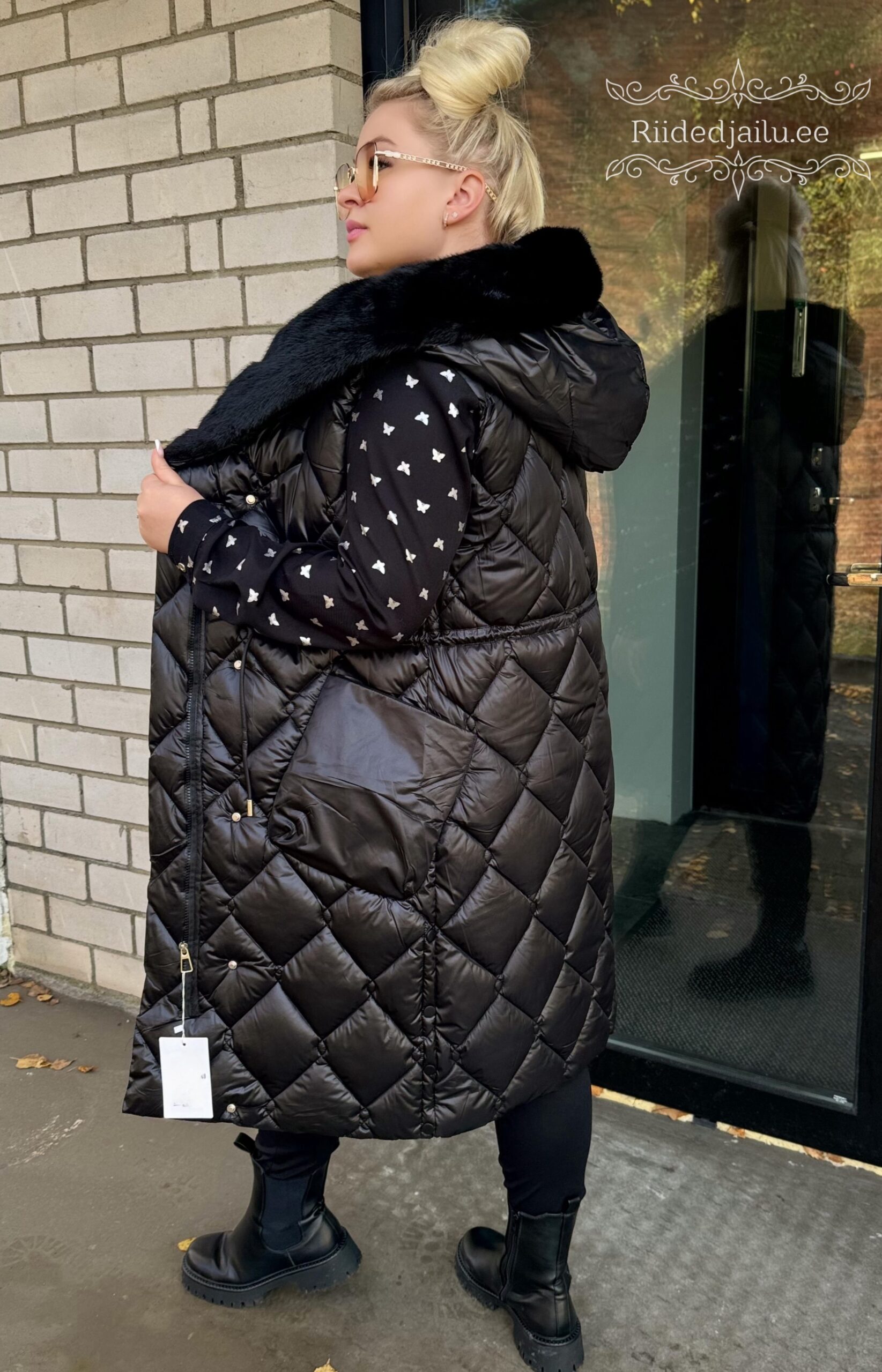 Naiste Pikk Must Kapuutsiga Vest