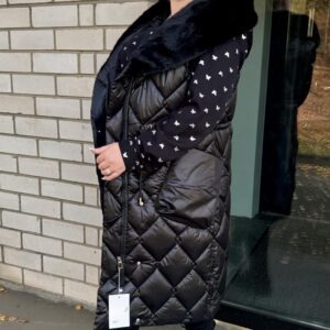 Naiste Pikk Must Kapuutsiga Vest