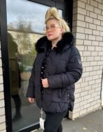 Naiste Must Jope Kunstkarvaga