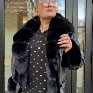 Naiste kunstnahast voodriga kaunis tagi