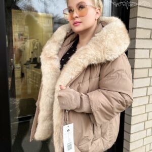 Naiste kunstnahast voodriga kaunis tagi