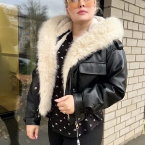 Naiste kunstnahast voodriga kaunis tagi