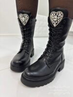 Naiste mustad nahast saapad