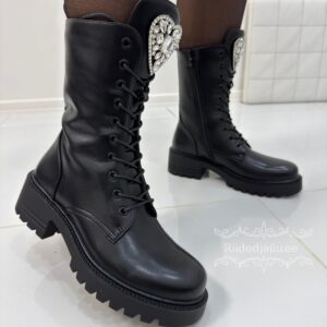 Naiste mustad nahast saapad