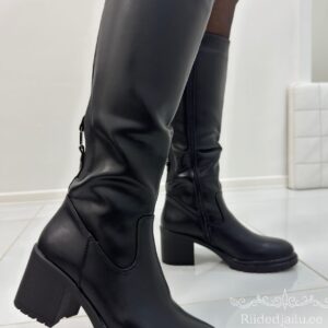 Mustad naiste pika säärega saapad