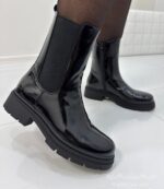 Naiste lühikesed mustad lakiga saapad