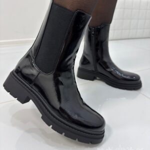 Naiste lühikesed mustad lakiga saapad