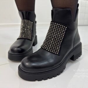 Naiste mustad nahast saapad