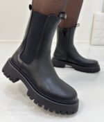 Mustad kvaliteetsed naiste saapad