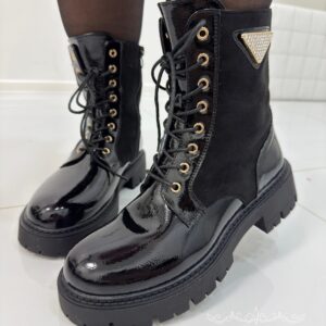 Naiste lühikesed mustad lakiga saapad