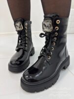 Naiste lühikesed mustad lakiga saapad