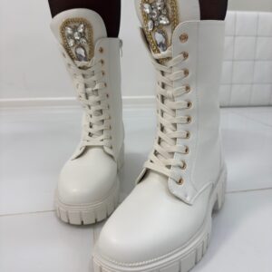 Naiste valged nahast saapad