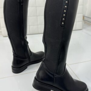 Mustad naiste pika säärega saapad