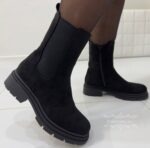 Lühikesed sametised mustad naiste saapad