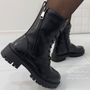 Lühikesed mustad naiste saapad