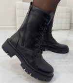 Lühikesed mustad naiste saapad