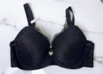 Naiste must pitsiline rinnahoidja