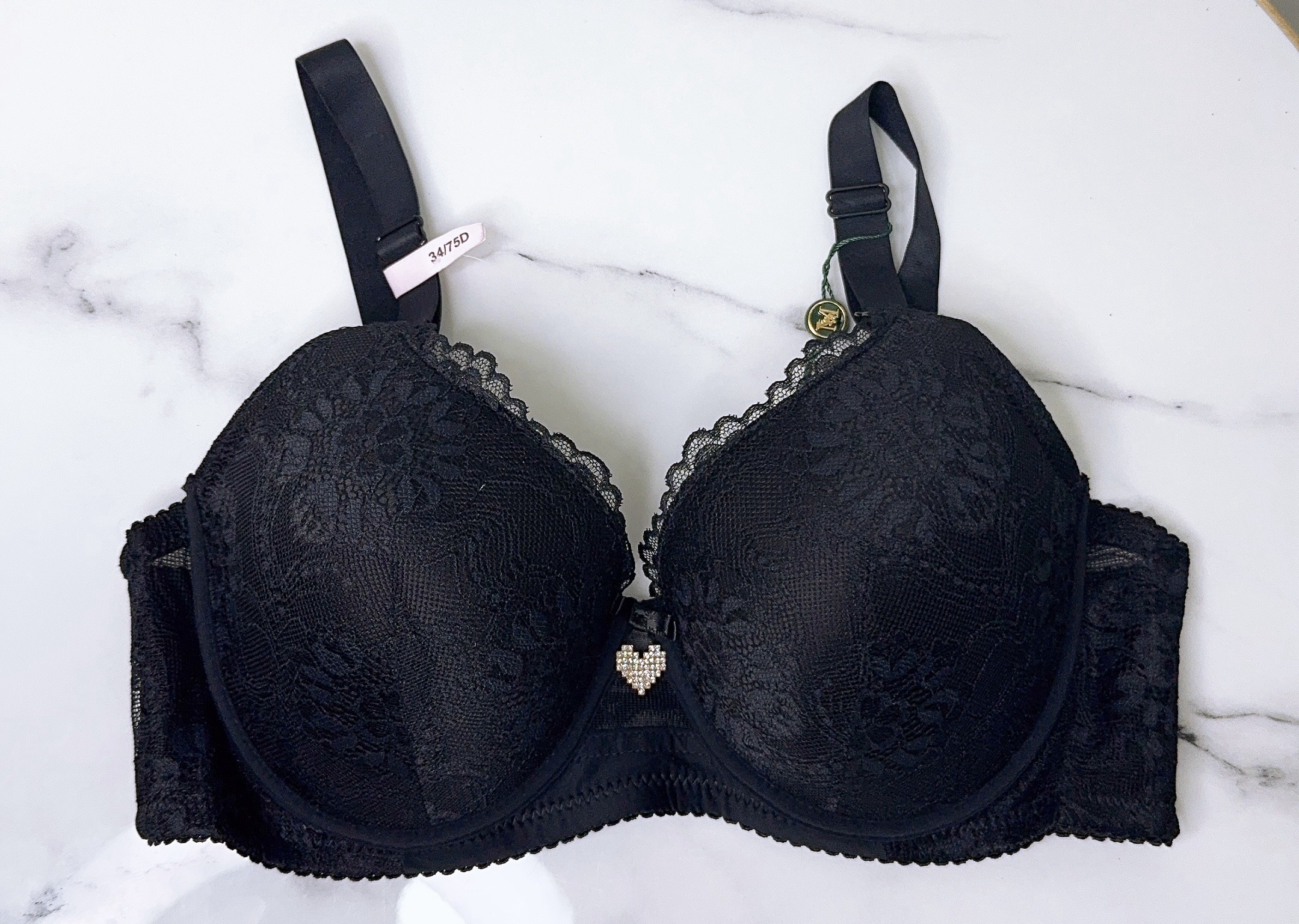 Naiste must pitsiline rinnahoidja