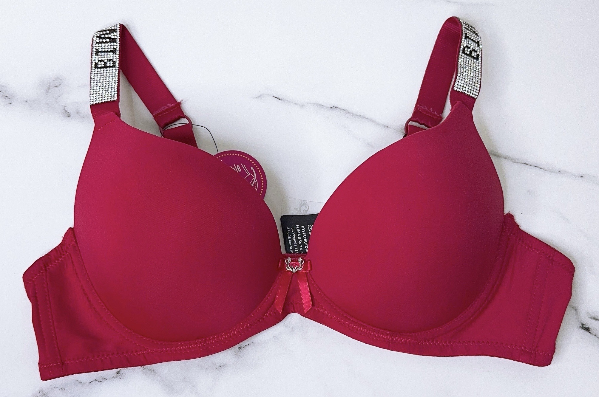 Naiste punane kivikestega rinnahoidja