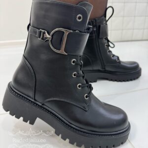 Lühikesed mustad kaunistusega naiste saapad