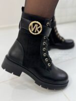 Lühikesed mustad kaunistusega naiste saapad