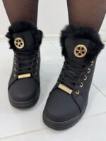 Naiste ilusad karvased talvesaapad