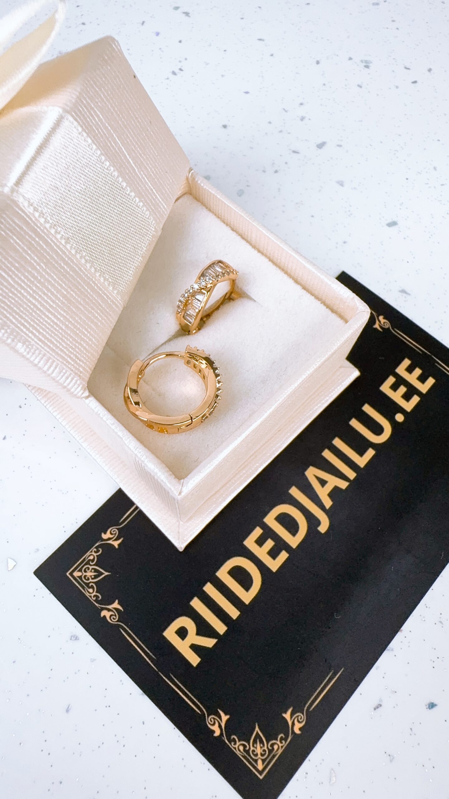 KuldHingeSära Kõrvarõngad