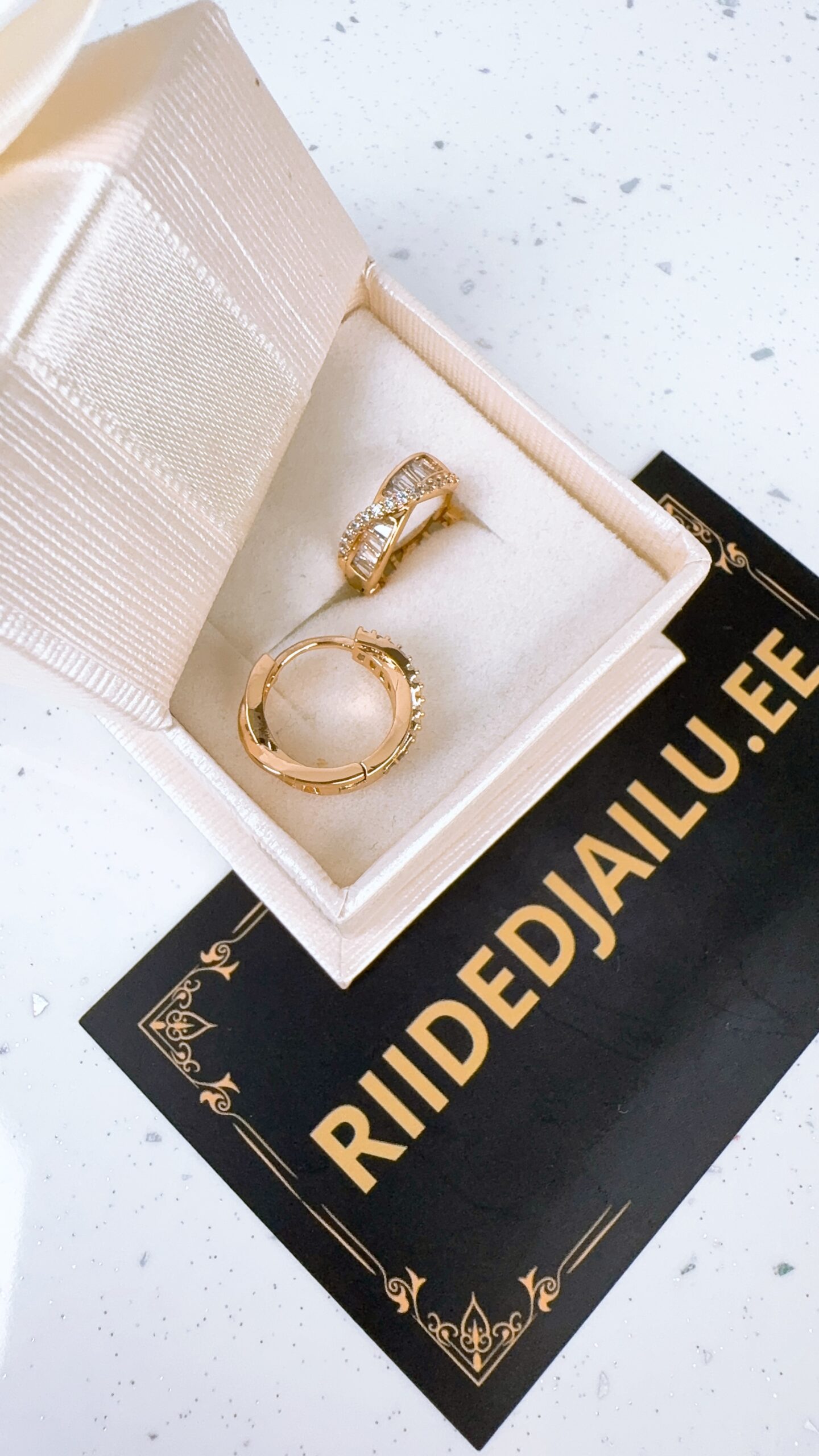 KuldHingeSära Kõrvarõngad