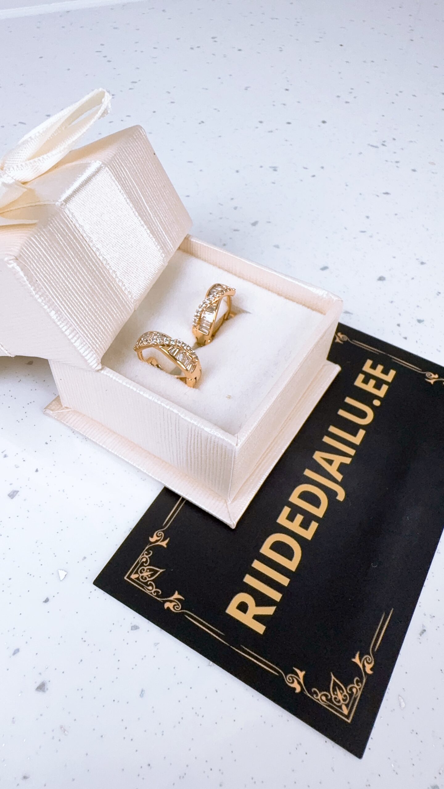 KuldHingeSära Kõrvarõngad