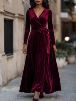 Burgundiapunane sametkleit V-kaelusega