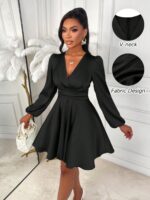 Must pidulik kleit V-kaeluse ja pikkade varrukatega