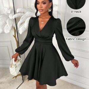 Must pidulik kleit V-kaeluse ja pikkade varrukatega