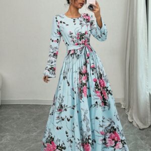 Helesinine lillemustriline maksikleit vööga