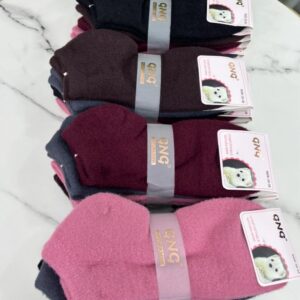 95% naaritsavilla ja 5% spandexi (elastaani) segu loob erakordselt pehme, sooja ja veniva materjali