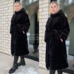 Elegantne ja luksuslik must kasukas