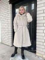 Elegantne ja luksuslik valge kasukas