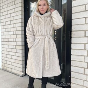 Elegantne ja luksuslik valge kasukas