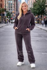 Naiselik kaheosaline komplek