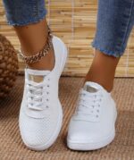 Naiste mugavad kaunistusega tennised