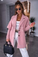 Naiste kaunis vanaroosa mantel