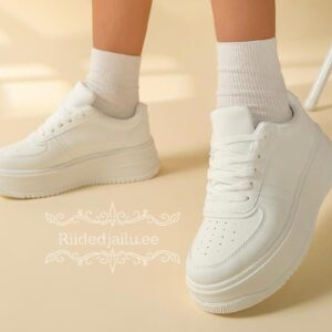 Naiste mugavad kaunistusega tennised