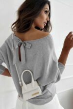 Pehme viisakas lipsuga kampsun