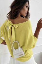 Pehme viisakas lipsuga kampsun